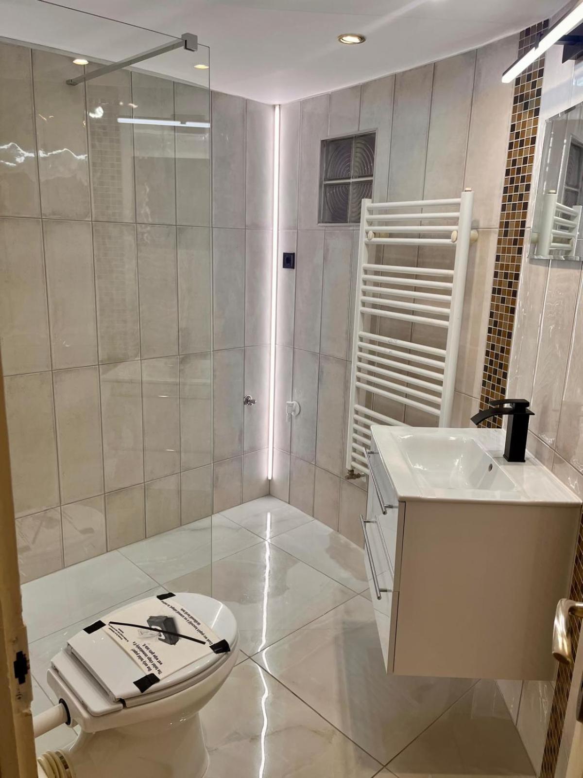 Kalvaria With Balcony, Free Parking And Ac Budapest Exterior photo
